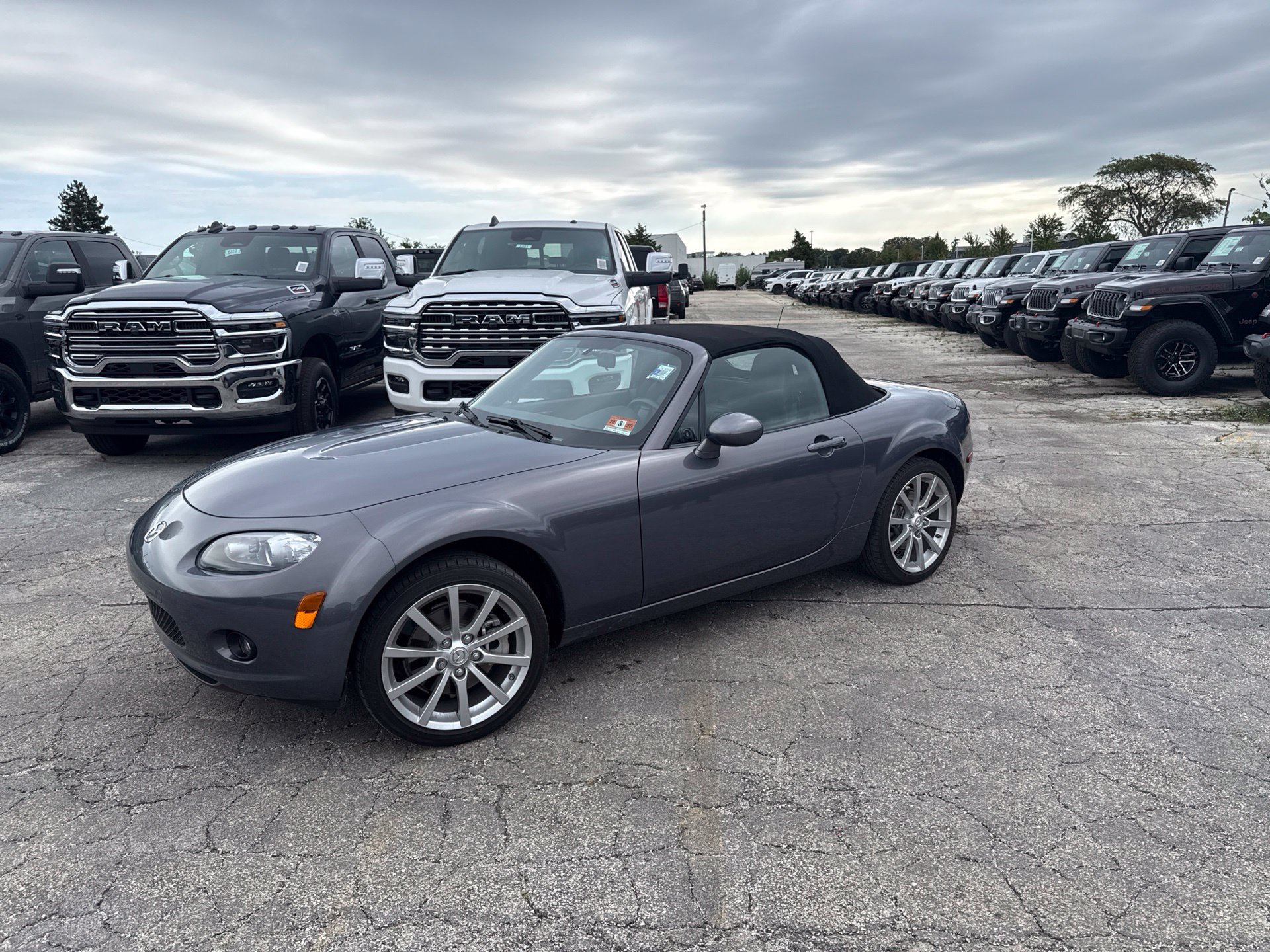 Used 2006 MAZDA MX-5 Miata Grand Touring RWD image 11