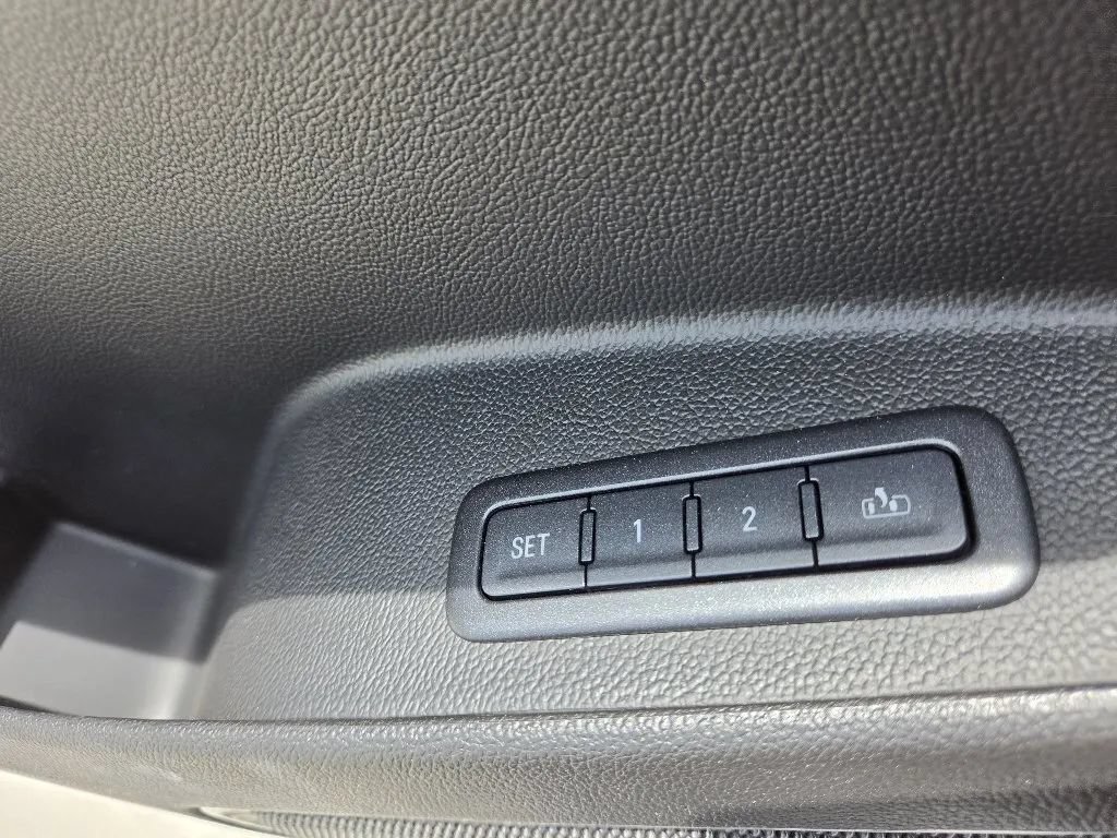Used 2016 GMC Yukon SLT w/ Open Road Package RWD image 31