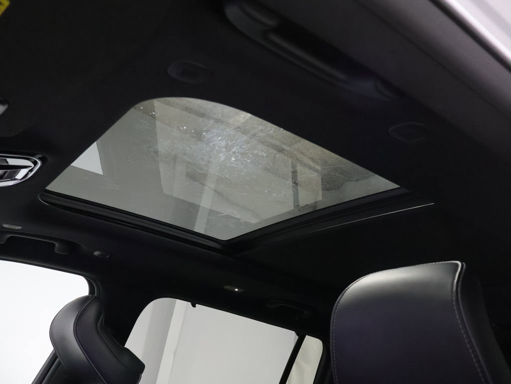 Used 2022 Jeep Grand Cherokee L Overland w/ Advanced Protech Group III AWD/4WD image 32