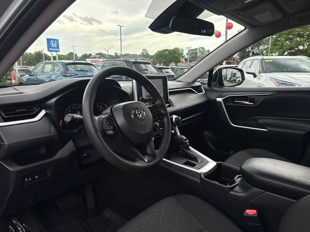 Used 2025 Toyota RAV4 XLE AWD/4WD image 14