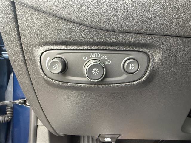 Used 2023 Chevrolet Equinox Premier image 35