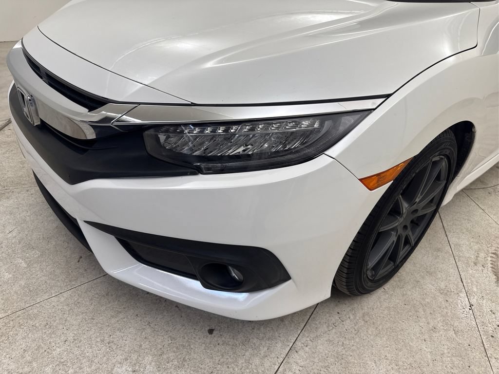 Used 2018 Honda Civic Touring image 14