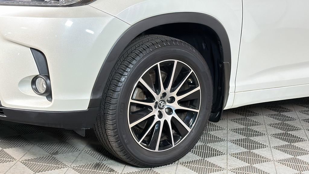 Used 2018 Toyota Highlander SE image 4