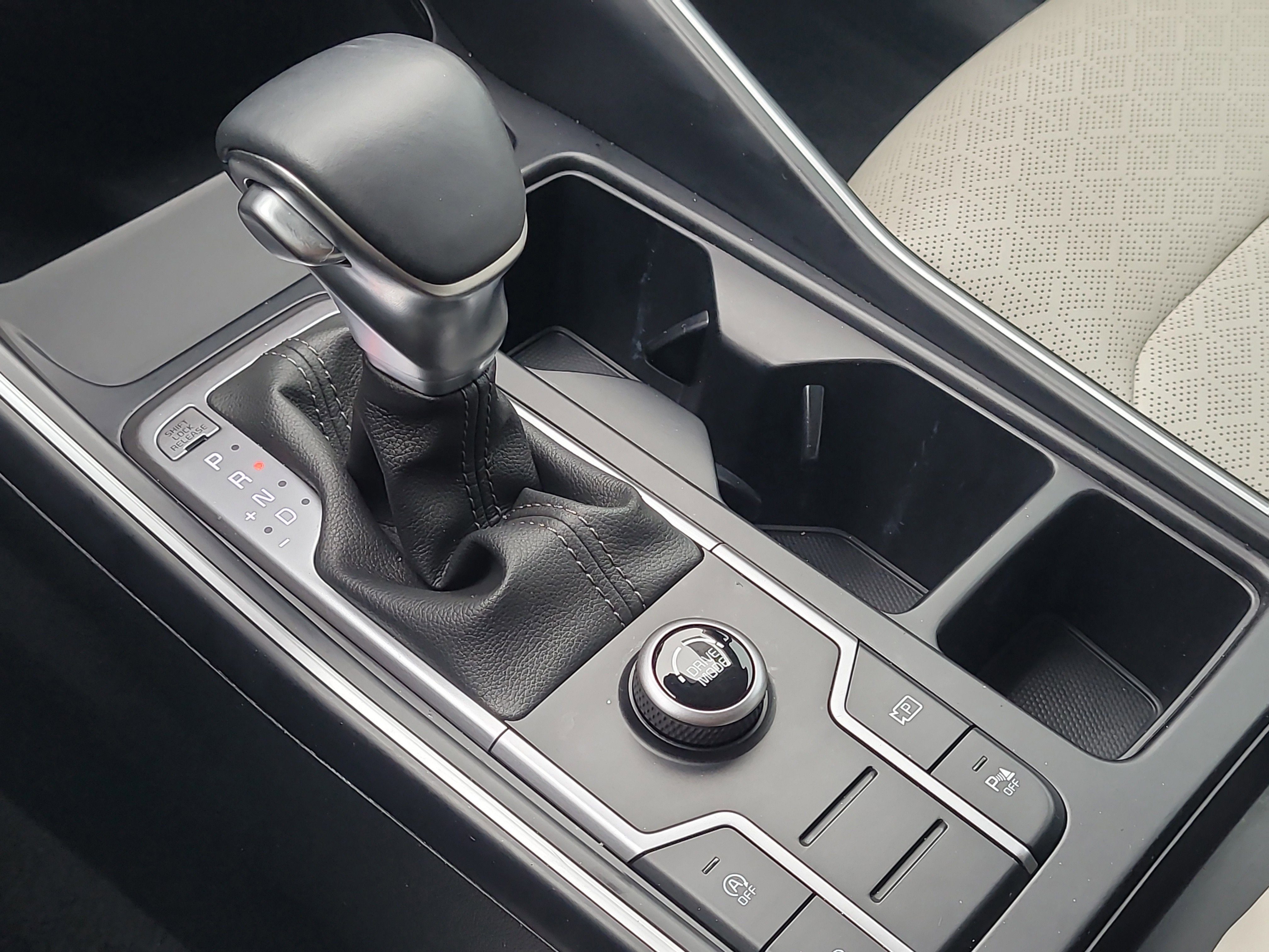 Used 2023 Kia Sorento S image 28