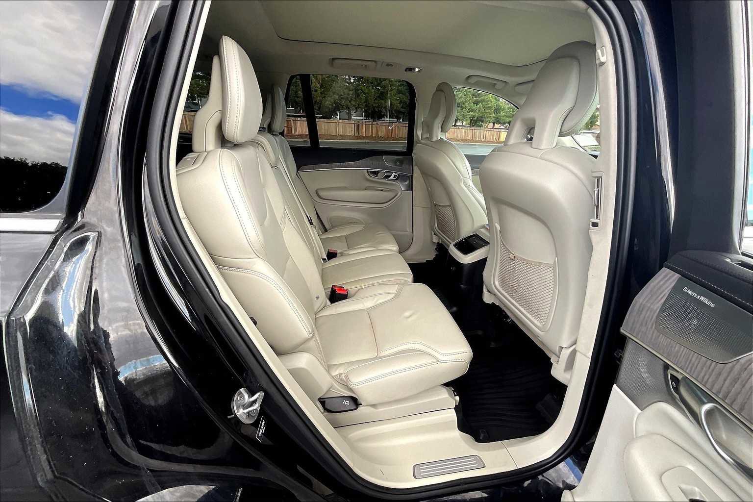 Used 2022 Volvo XC90 T8 Inscription image 30