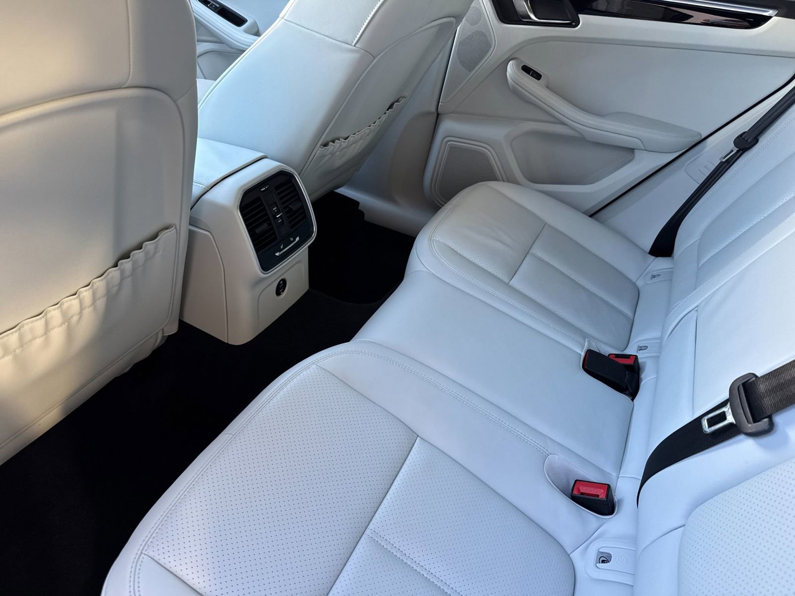 Certified 2023 Porsche Macan Turbo image 14