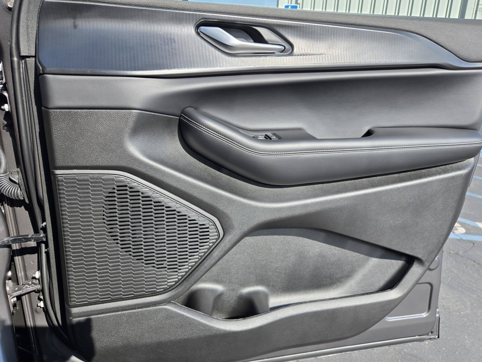 Used 2025 Jeep Grand Cherokee Laredo X RWD image 34
