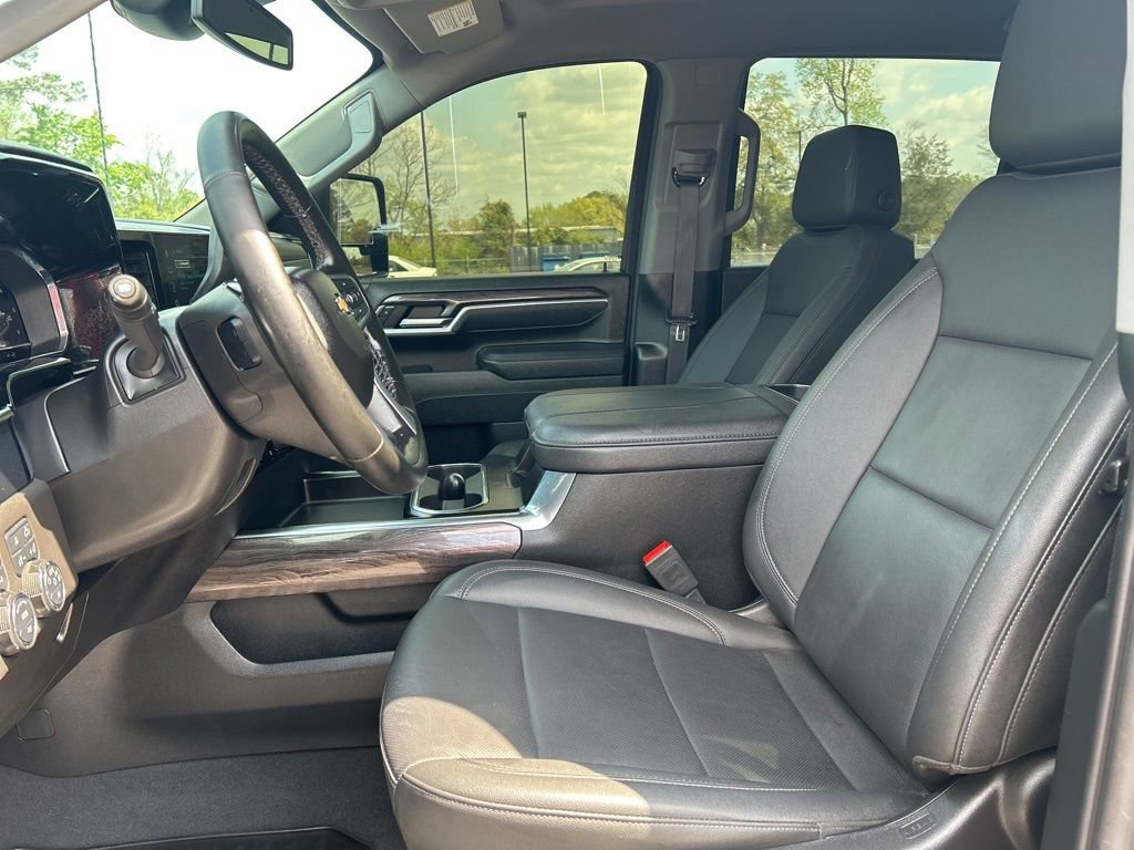 Used 2025 Chevrolet Silverado 2500 LTZ w/ LTZ Convenience Package image 26