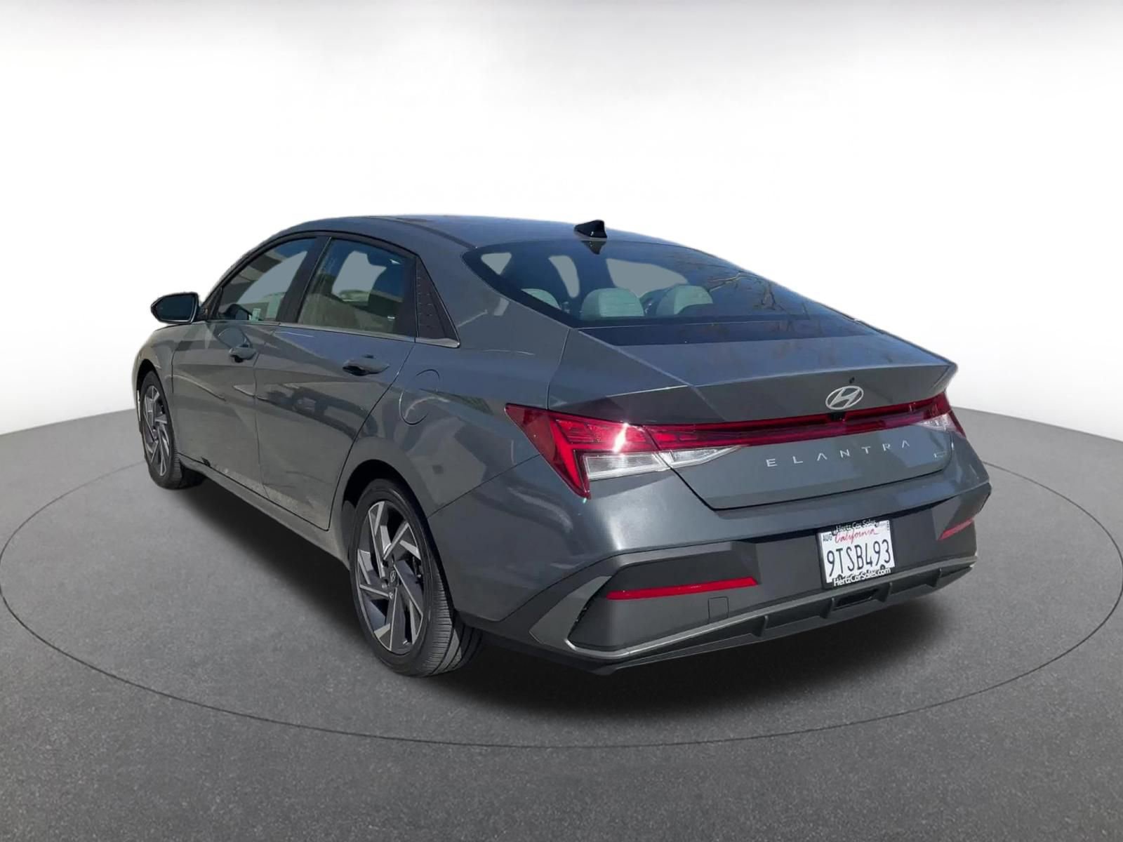 Used 2025 Hyundai Elantra Limited image 11