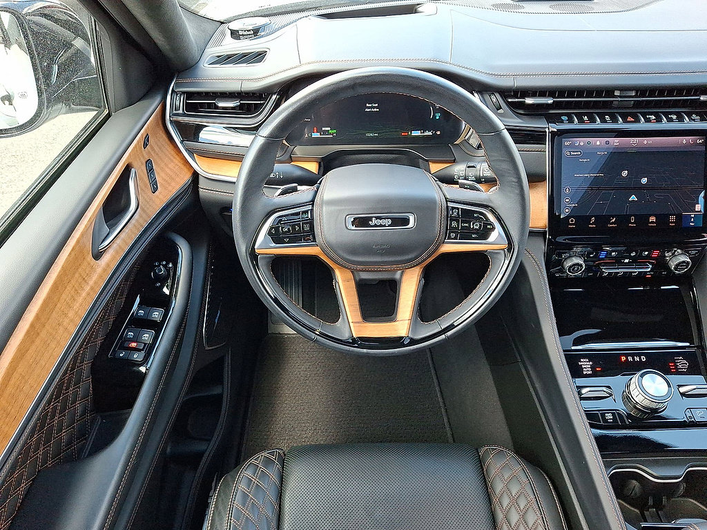 Used 2024 Jeep Grand Cherokee Summit AWD/4WD image 27