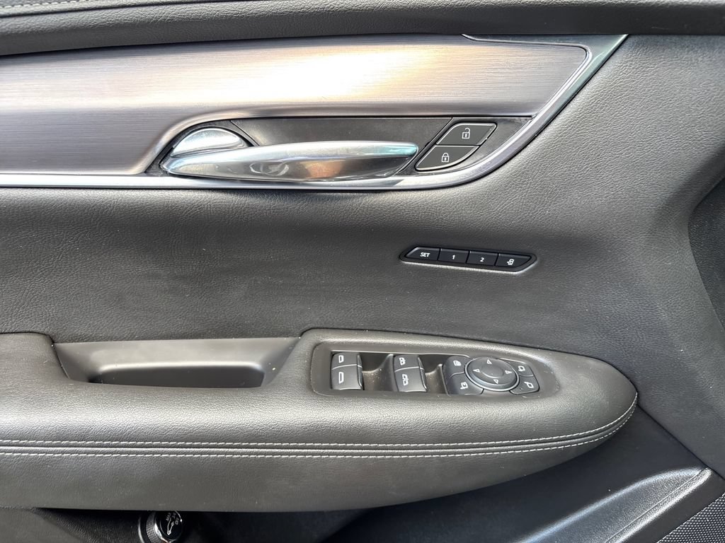 Used 2024 Cadillac XT6 Luxury w/ LPO, Floor Liner Package AWD/4WD image 13