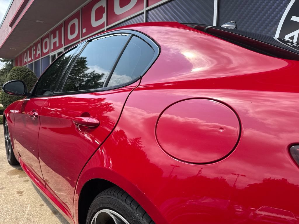 Used 2022 Alfa Romeo Giulia Veloce AWD/4WD image 13