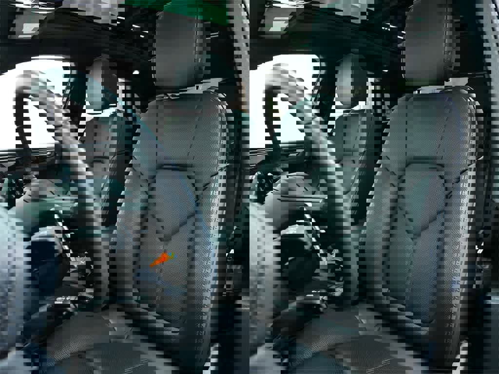 Used 2023 Porsche Macan Turbo image 5