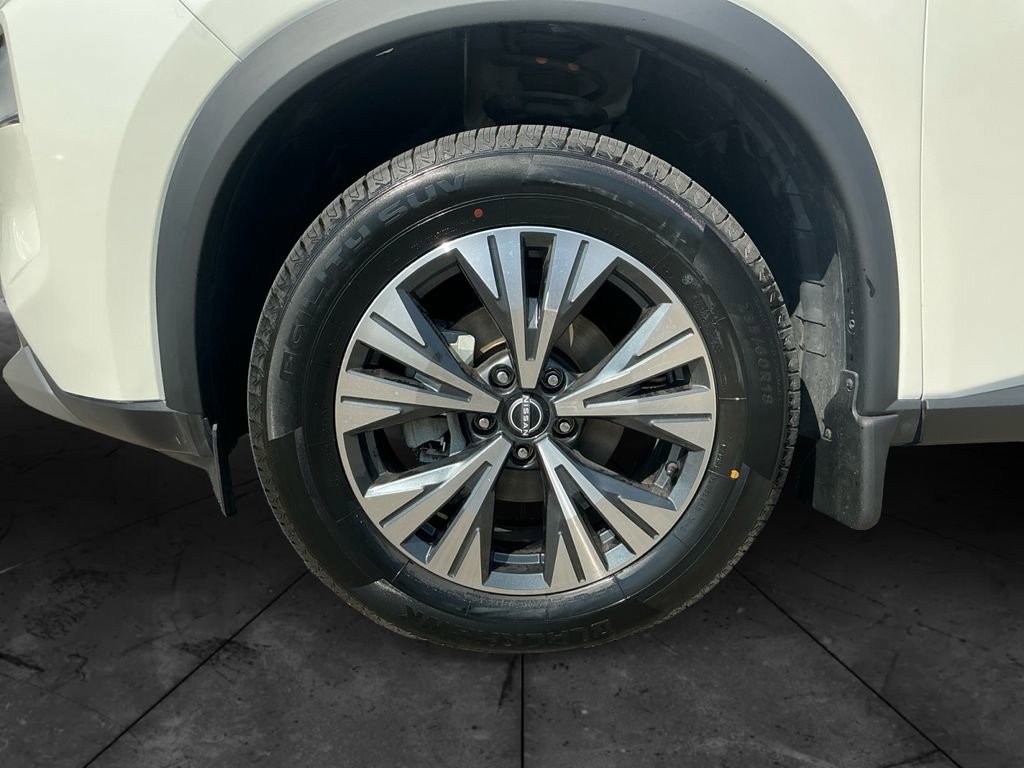 Used 2023 Nissan Rogue SV image 14