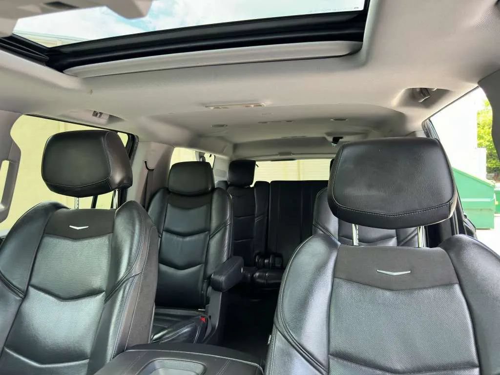 Used 2019 Cadillac Escalade ESV Luxury RWD image 11