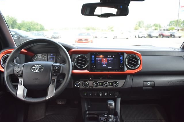 Used 2018 Toyota Tacoma TRD Off-Road w/ Technology Package AWD/4WD image 34