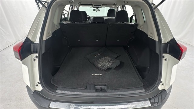 Used 2023 Nissan Rogue SV image 15