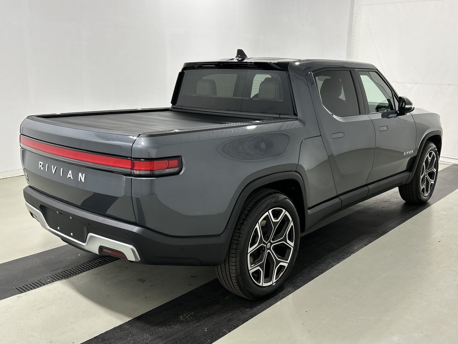 Used 2023 Rivian R1T Adventure AWD/4WD image 5