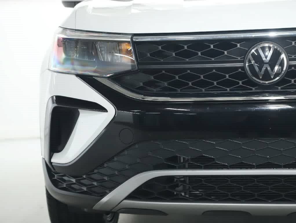 Certified 2023 Volkswagen Taos SE w/ Black Wheel Package AWD/4WD image 6