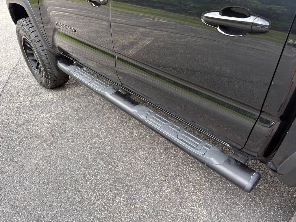 Used 2017 Toyota Tacoma TRD Off-Road w/ Tow Package (A/T) AWD/4WD image 10