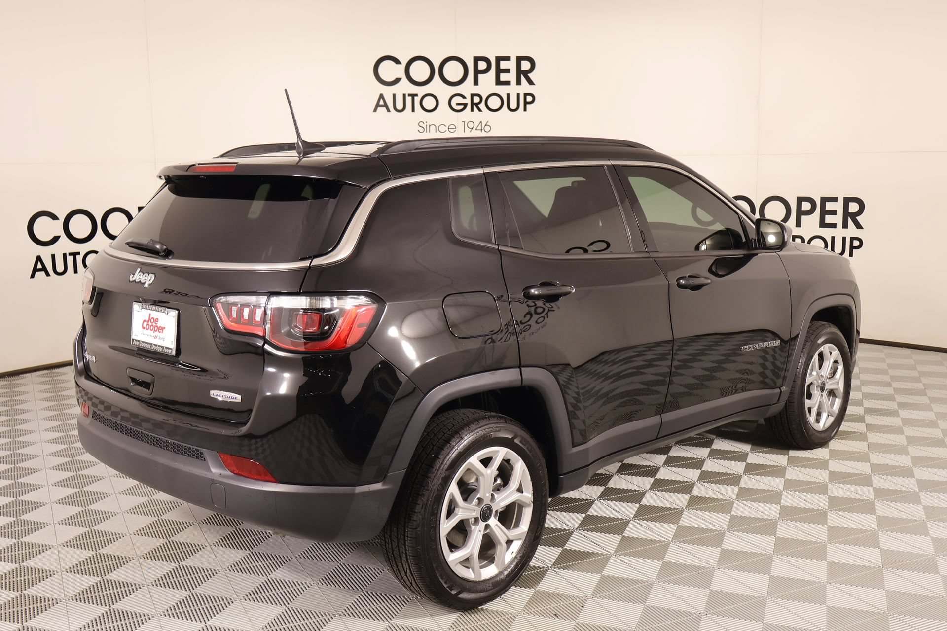 Used 2026 Jeep Compass Latitude AWD/4WD image 19