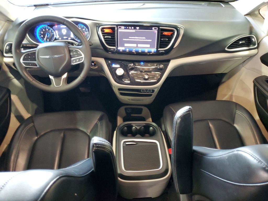 Used 2023 Chrysler Pacifica Touring-L FWD image 12