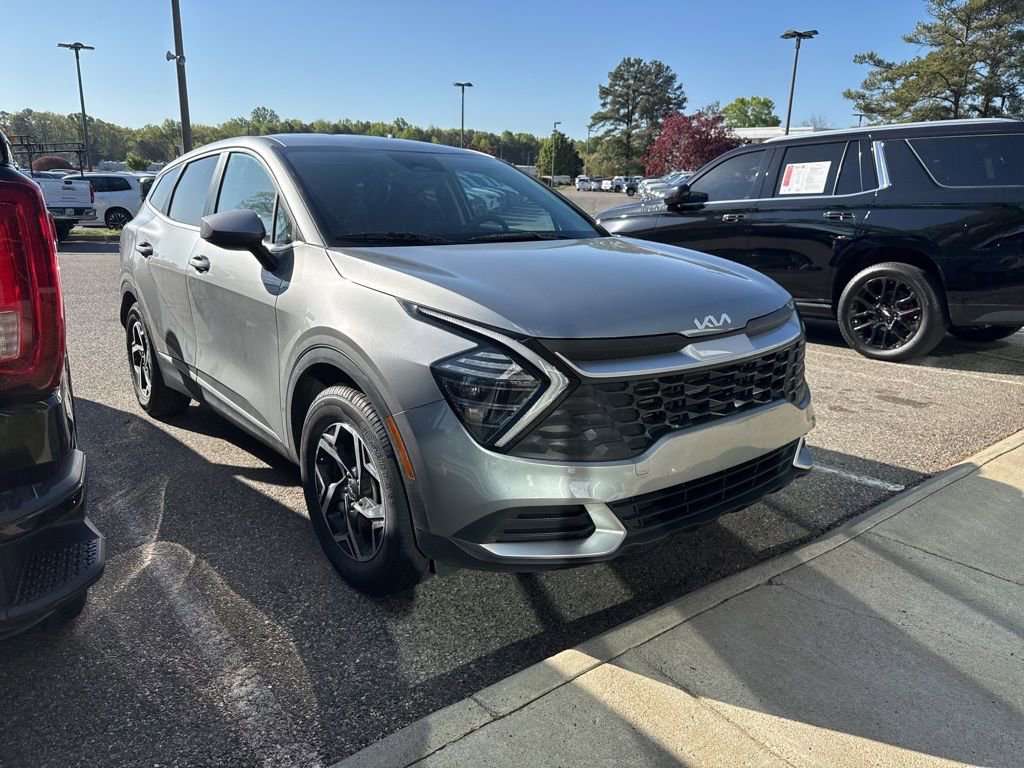 Used 2024 Kia Sportage LX image 1