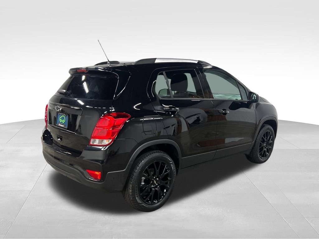 Certified 2022 Chevrolet Trax LT w/ Midnight Edition AWD/4WD image 9