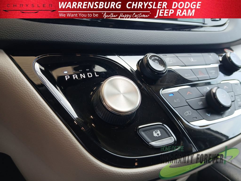 Used 2022 Chrysler Pacifica Touring-L FWD image 27