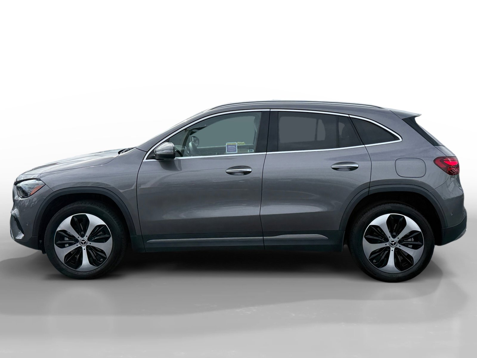 Used 2025 Mercedes-Benz GLA 250 4MATIC image 2
