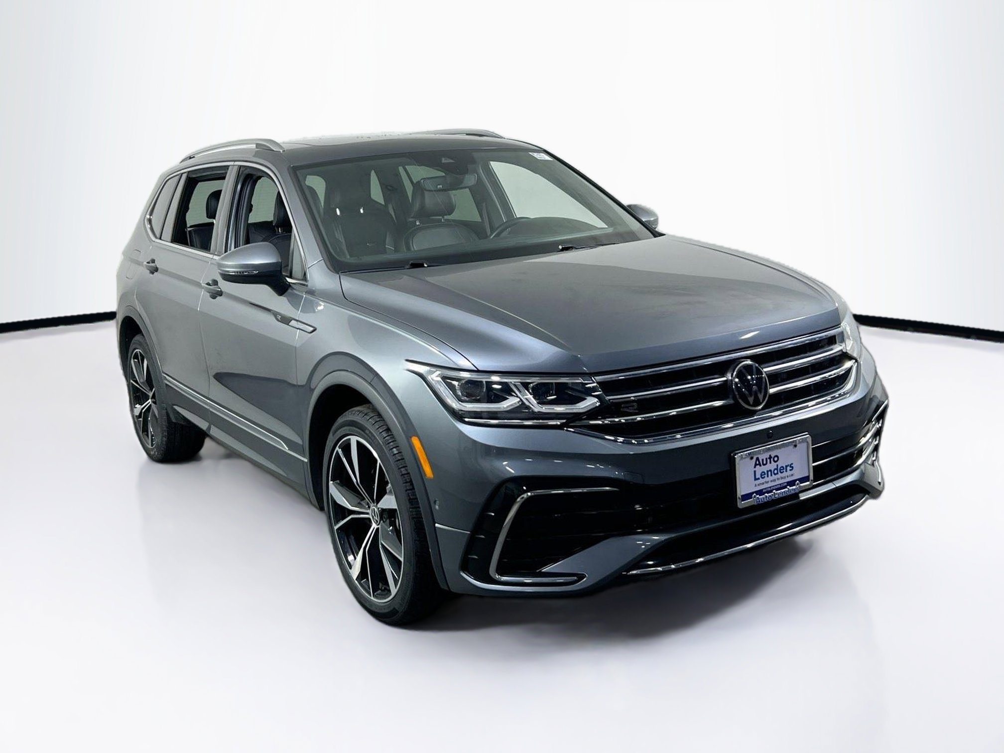 Used 2022 Volkswagen Tiguan SEL R-Line AWD/4WD image 3
