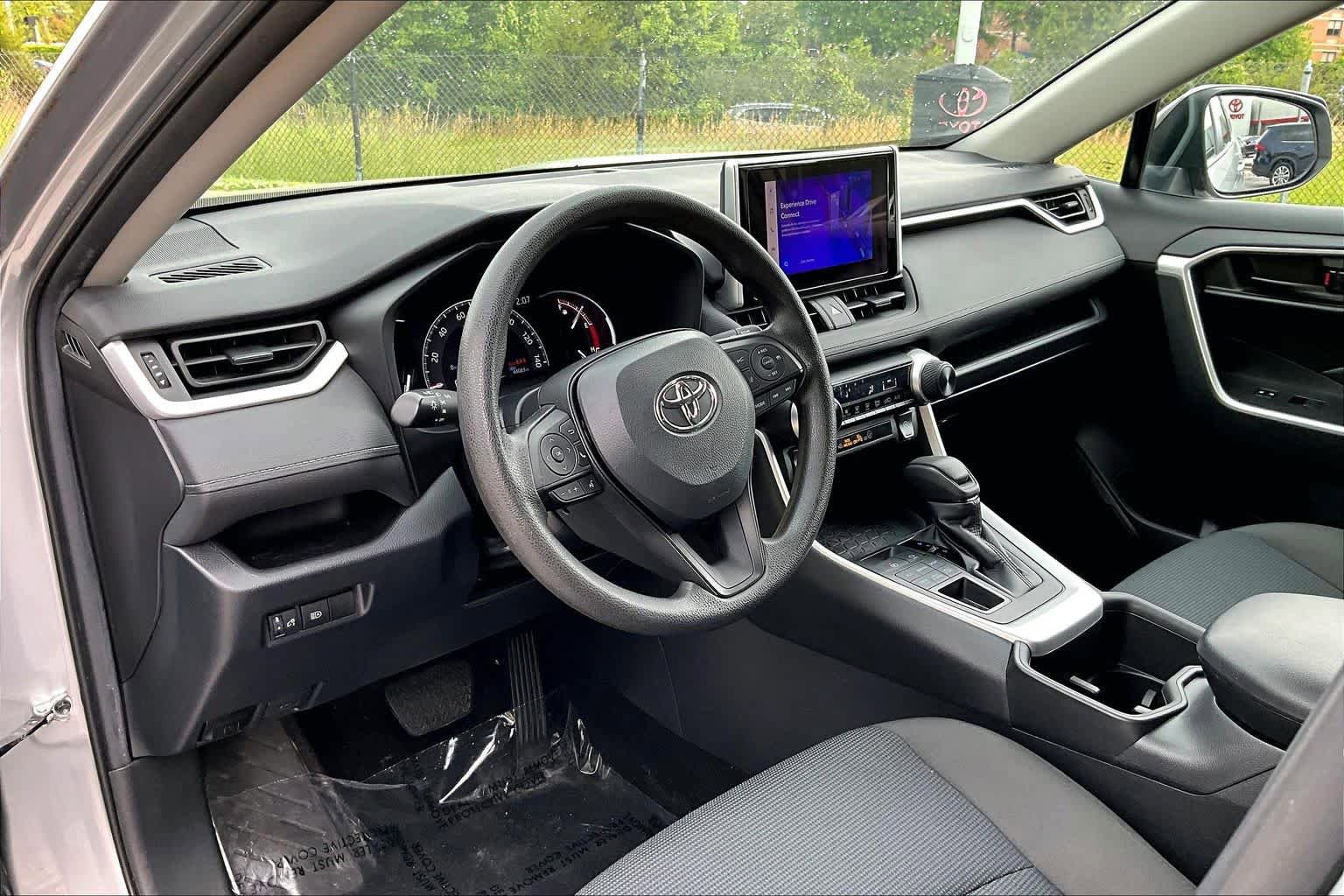 Used 2023 Toyota RAV4 LE AWD/4WD image 17
