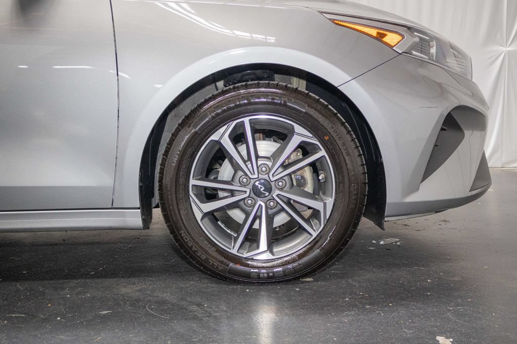 Used 2023 Kia Forte LXS w/ LXS Technology Package FWD image 6