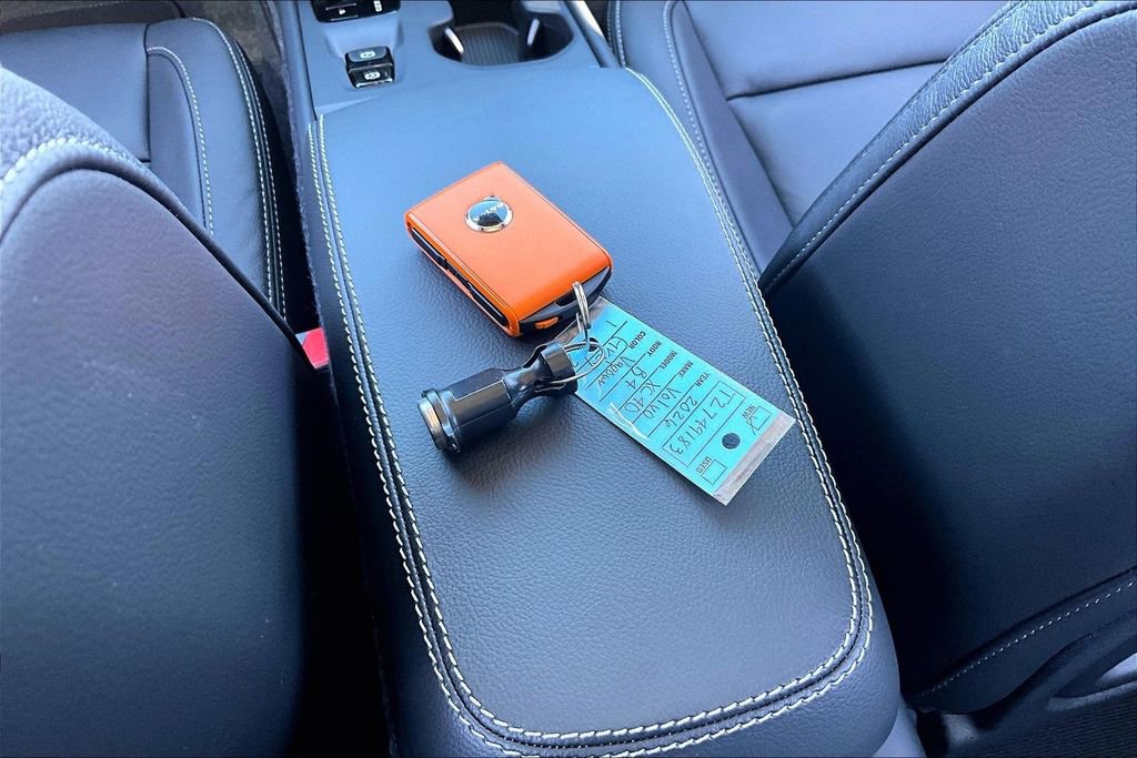 New 2026 Volvo XC40 B4 Core image 34