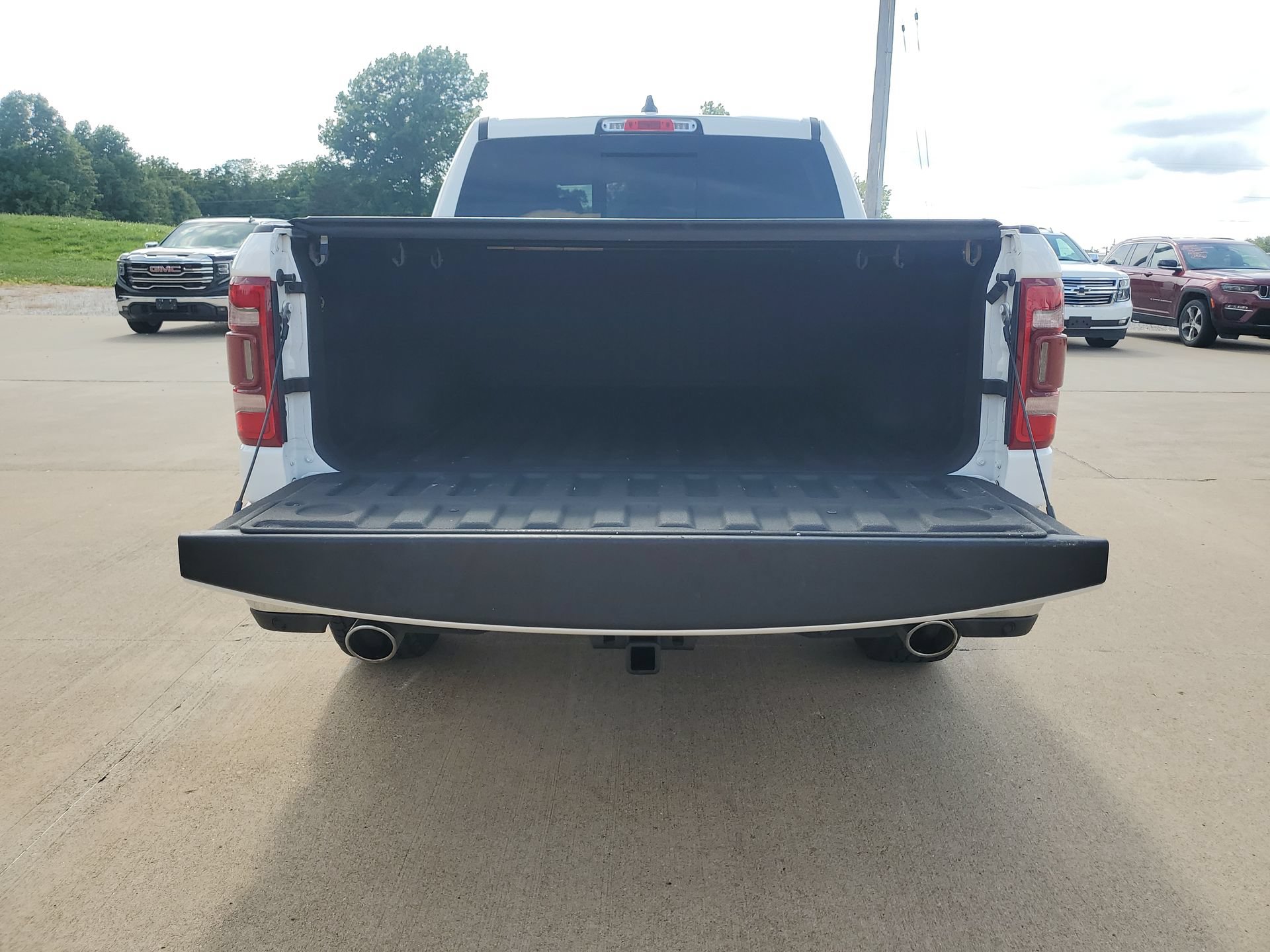 Used 2020 RAM 1500 Laramie AWD/4WD image 32