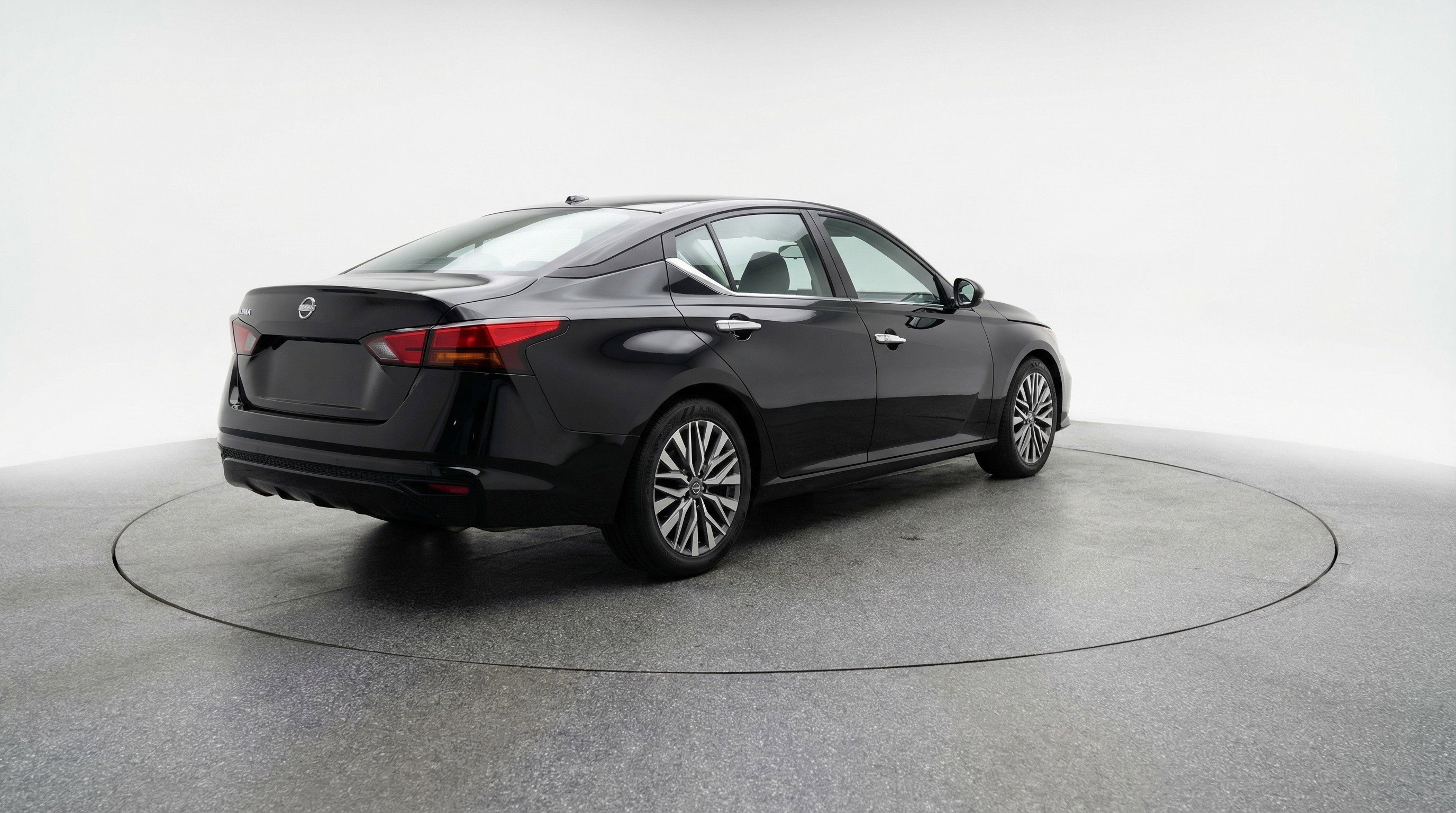 Used 2025 Nissan Altima 2.5 SV image 9