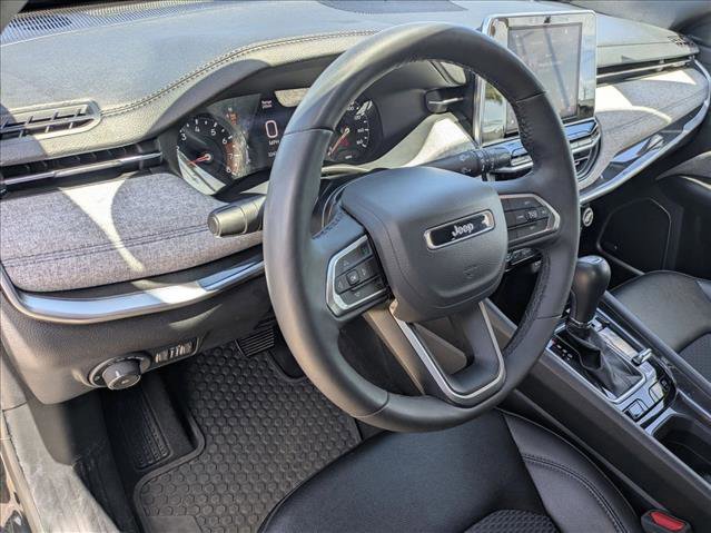 Used 2025 Jeep Compass Latitude w/ Sun & Sound Group image 10