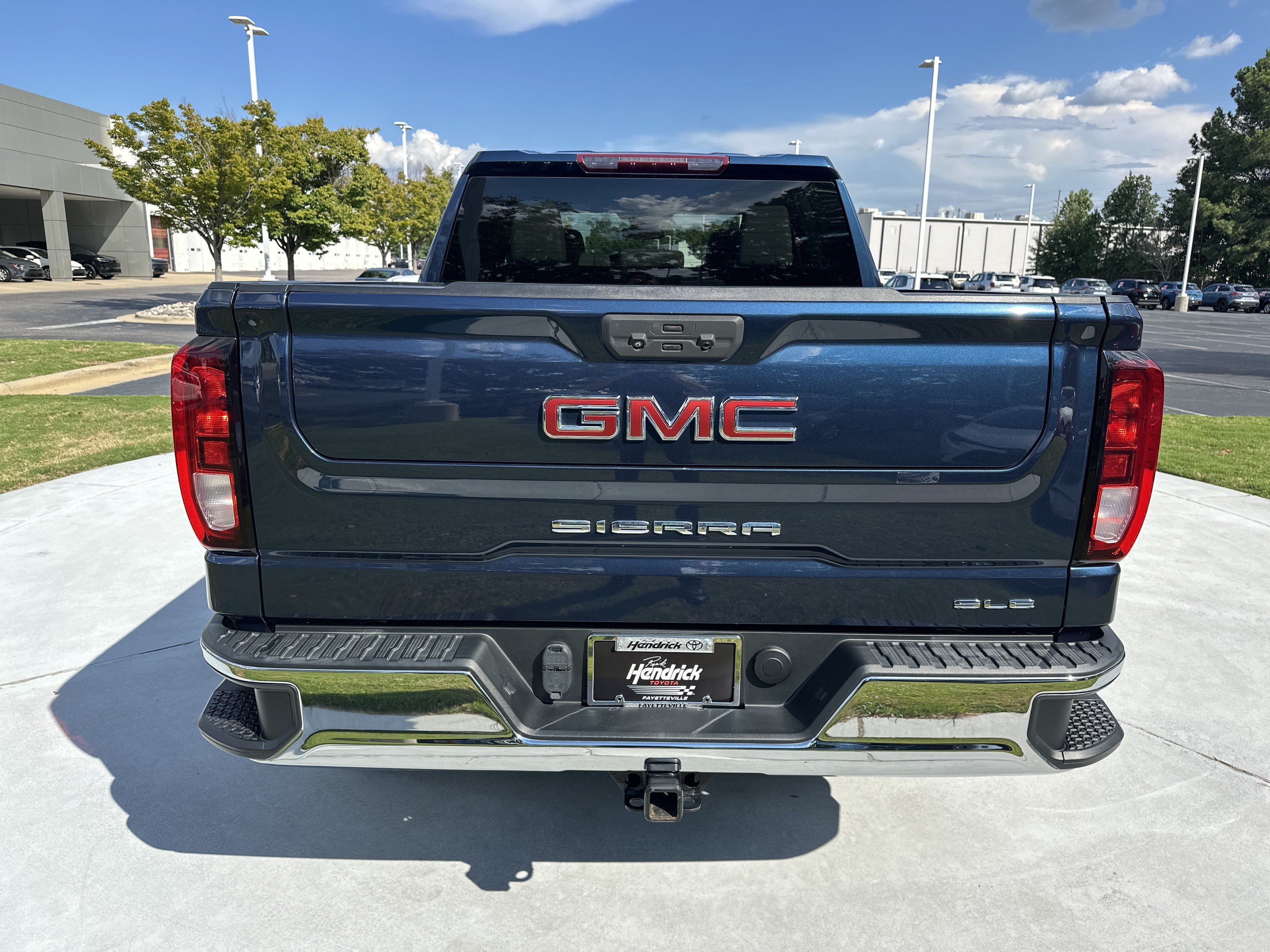 Used 2022 GMC Sierra 1500 SLE AWD/4WD image 9