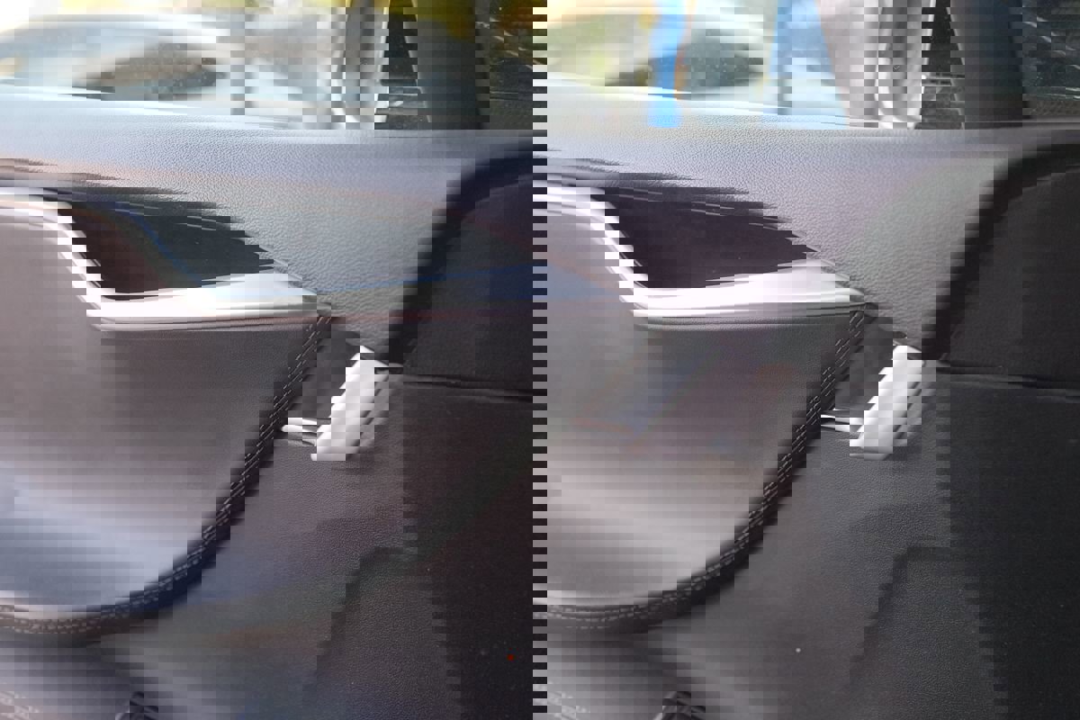 Used 2014 Tesla Model S 85 image 22