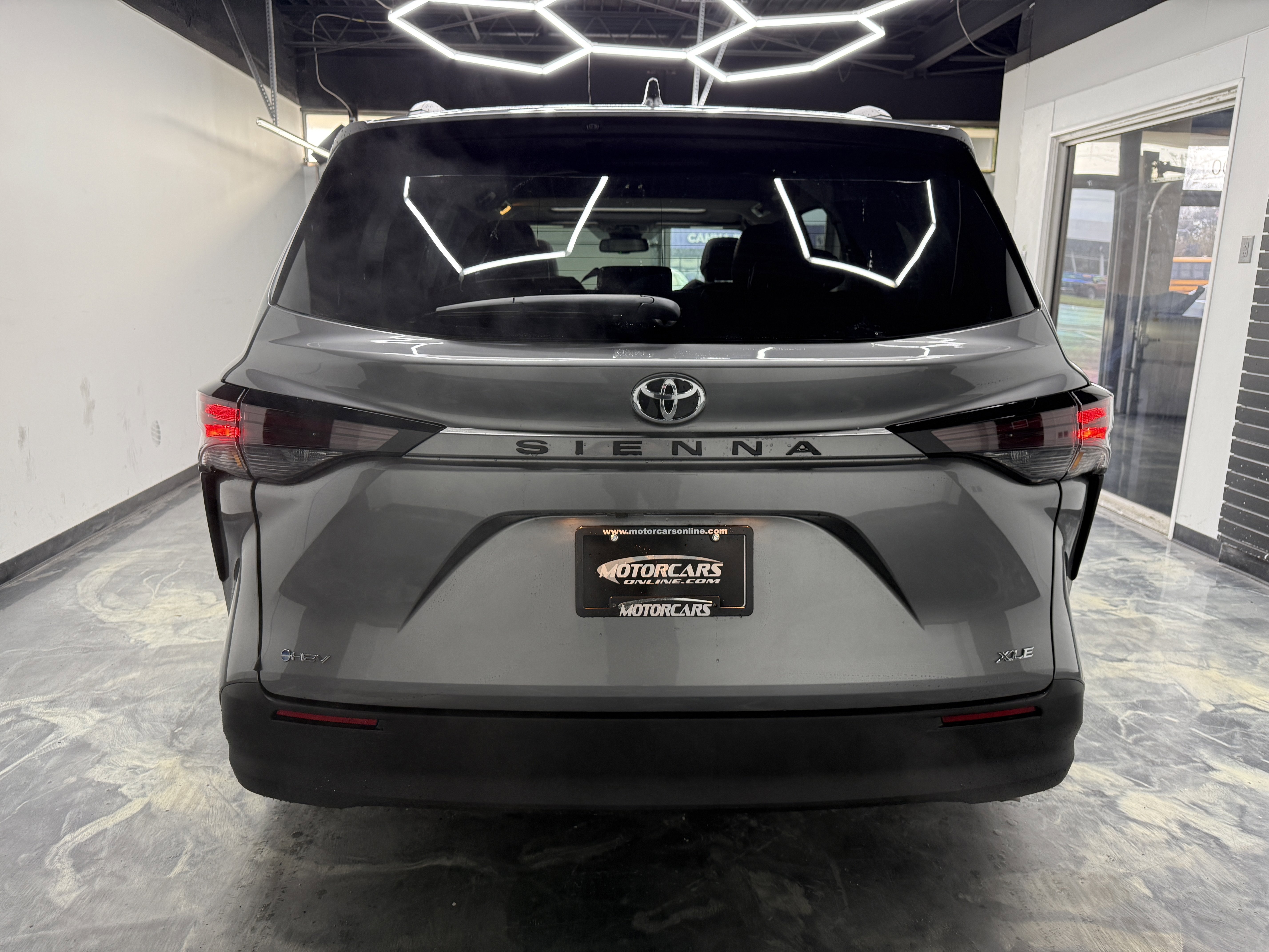 Used 2026 Toyota Sienna XLE image 4