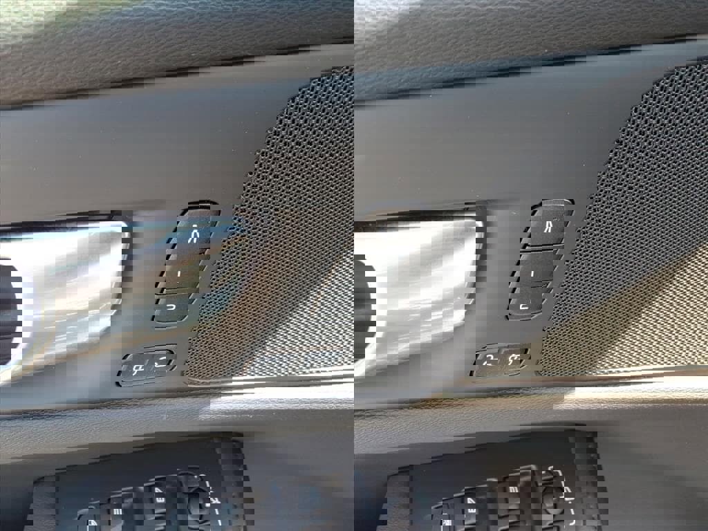 Certified 2025 Volvo V60 B5 Cross Country Plus image 16