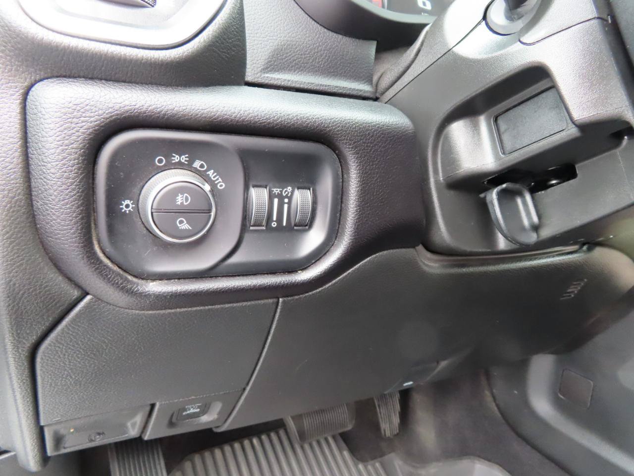 Used 2024 RAM 2500 Laramie AWD/4WD image 32