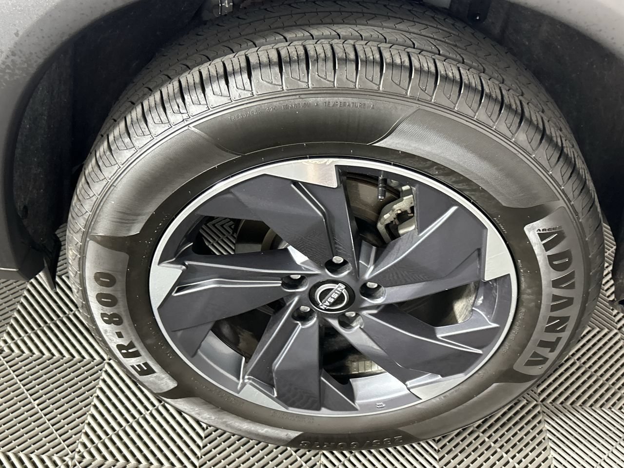 Used 2025 Nissan Rogue SV FWD image 10
