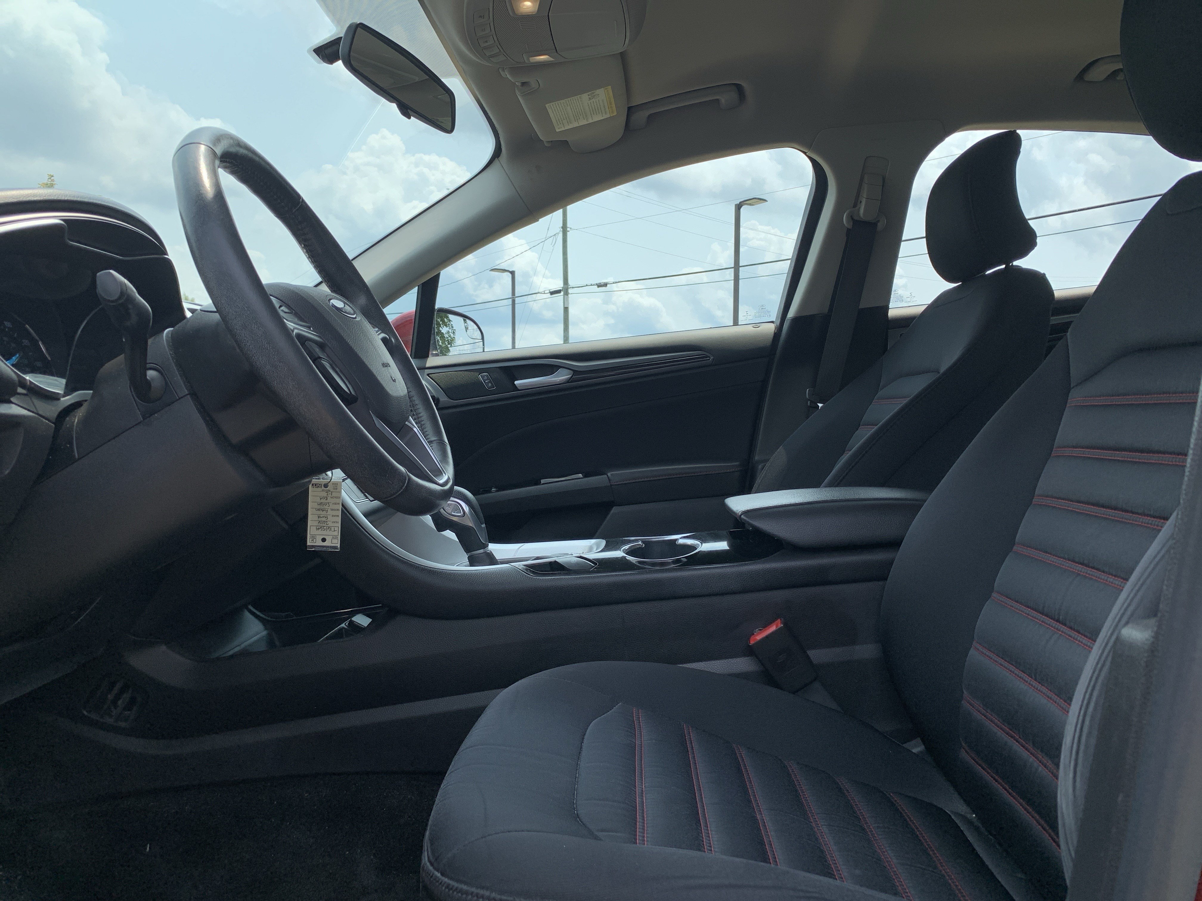 Used 2016 Ford Fusion SE FWD image 16