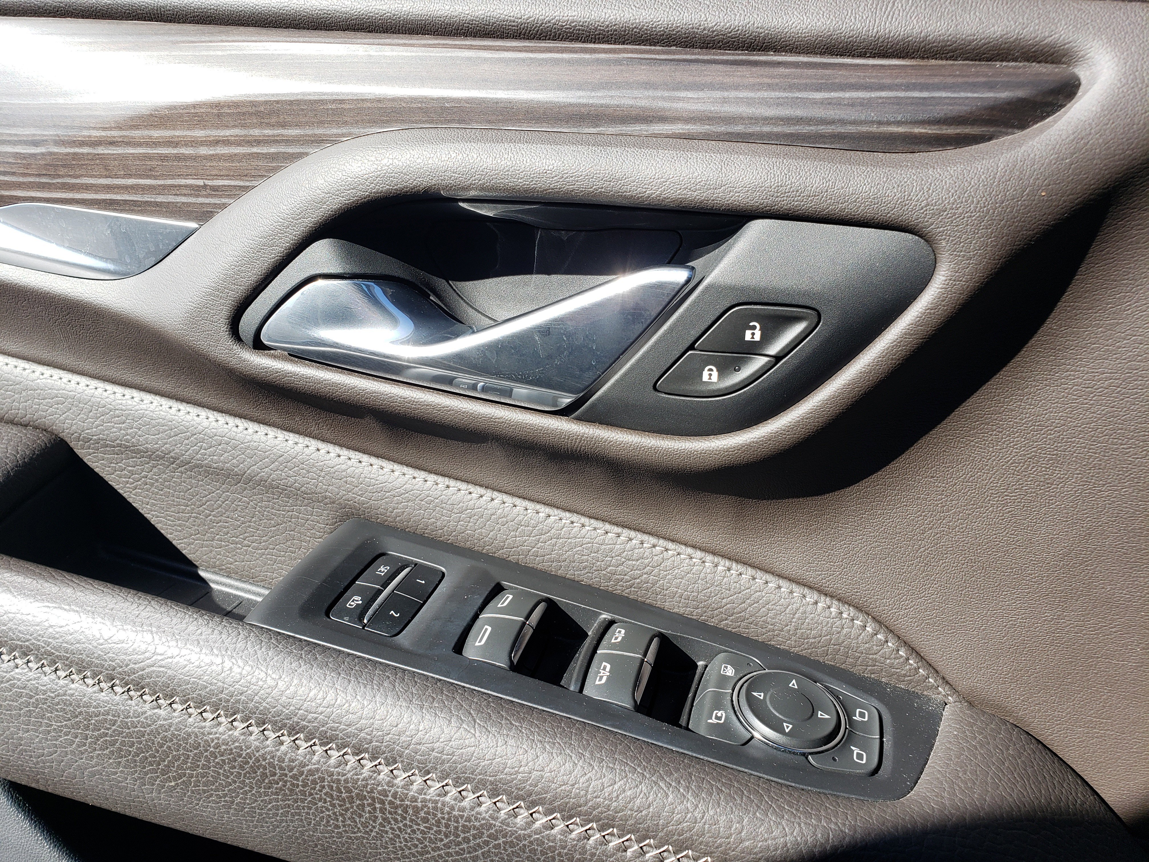 Used 2021 GMC Yukon Denali w/ Denali Premium Package image 13