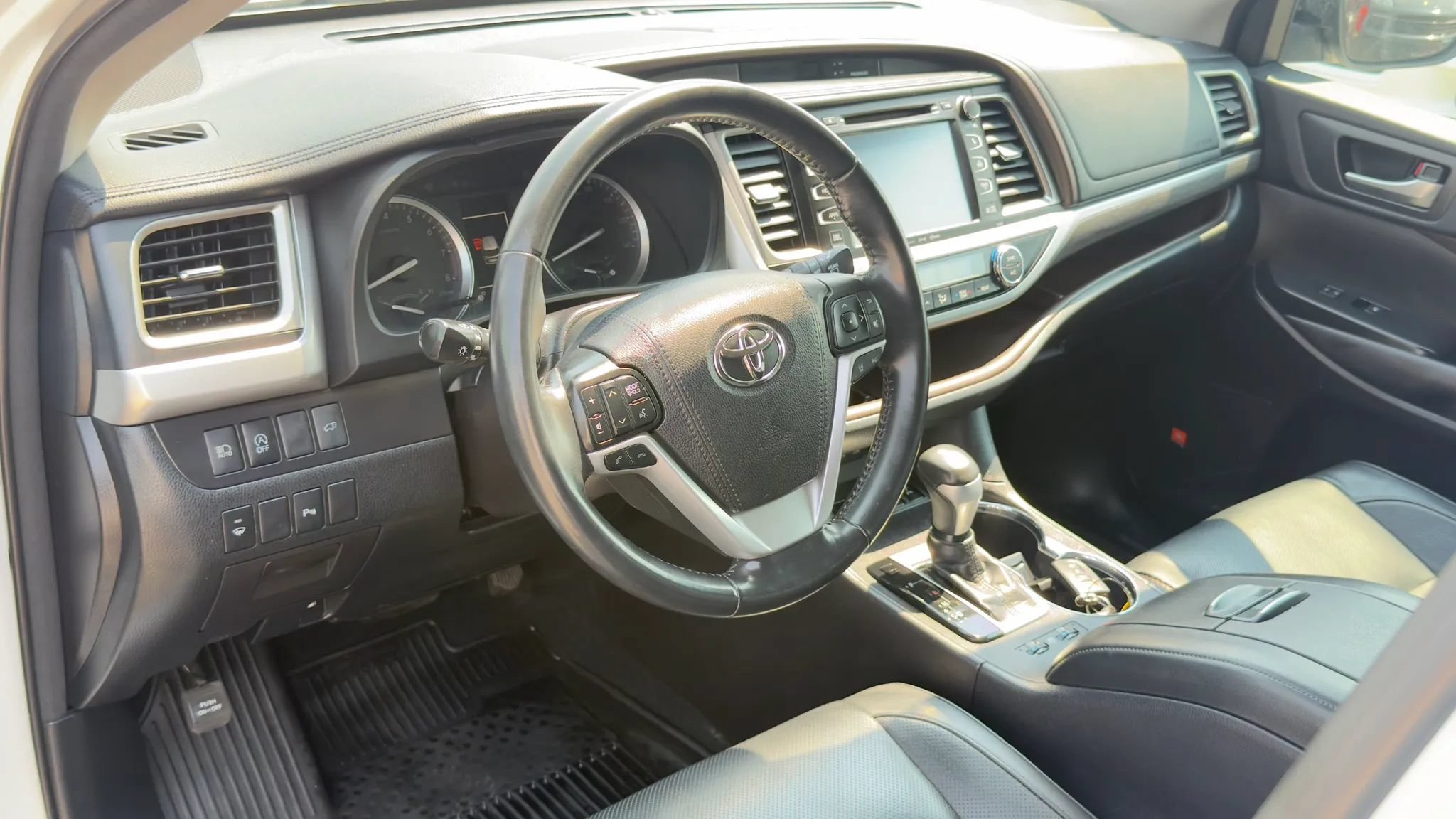 Used 2018 Toyota Highlander Limited AWD/4WD image 27
