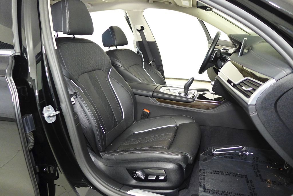 Used 2020 BMW 750i xDrive AWD/4WD image 19