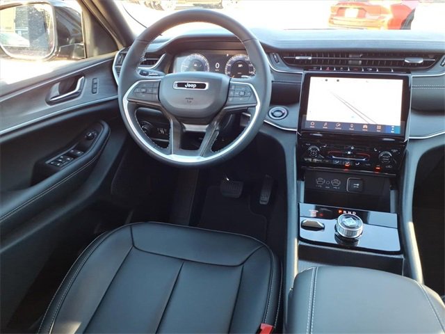 New 2025 Jeep Grand Cherokee Limited image 4