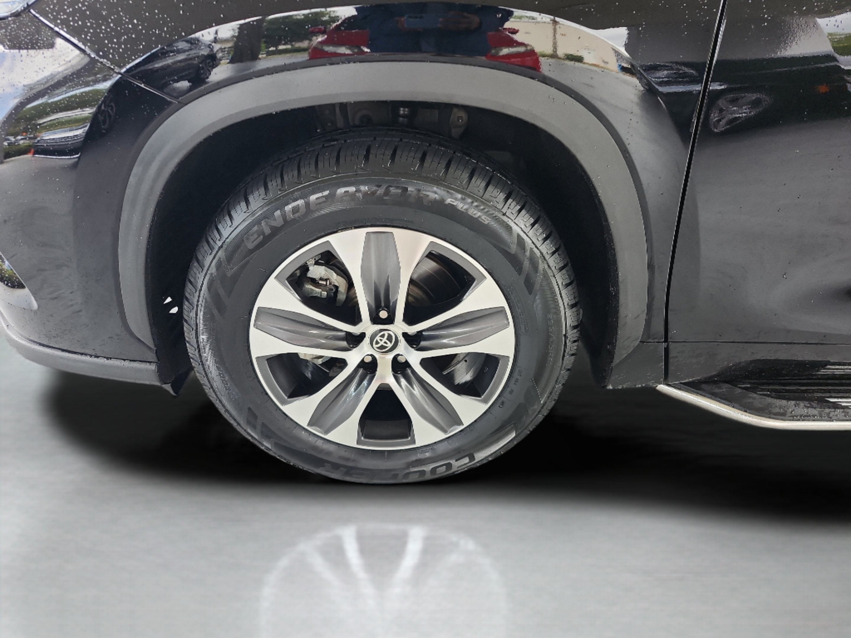 Used 2022 Toyota Highlander XLE FWD image 29