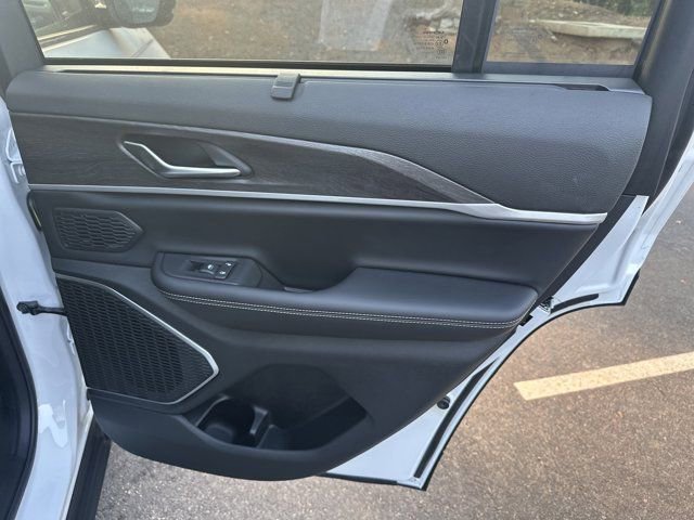 New 2025 Jeep Grand Cherokee Limited w/ Luxury Tech Group II image 16